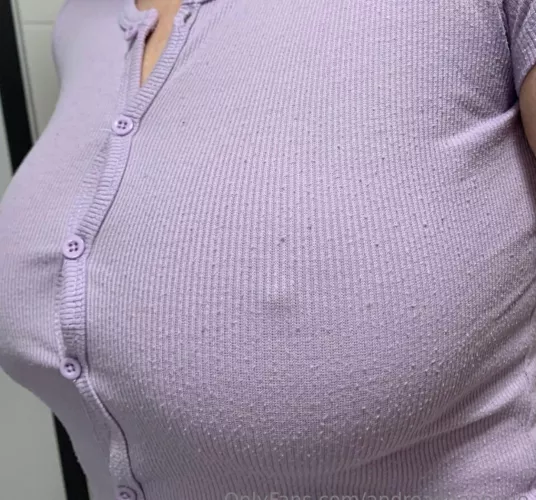 Hiii 💜 by Andreaoneonone