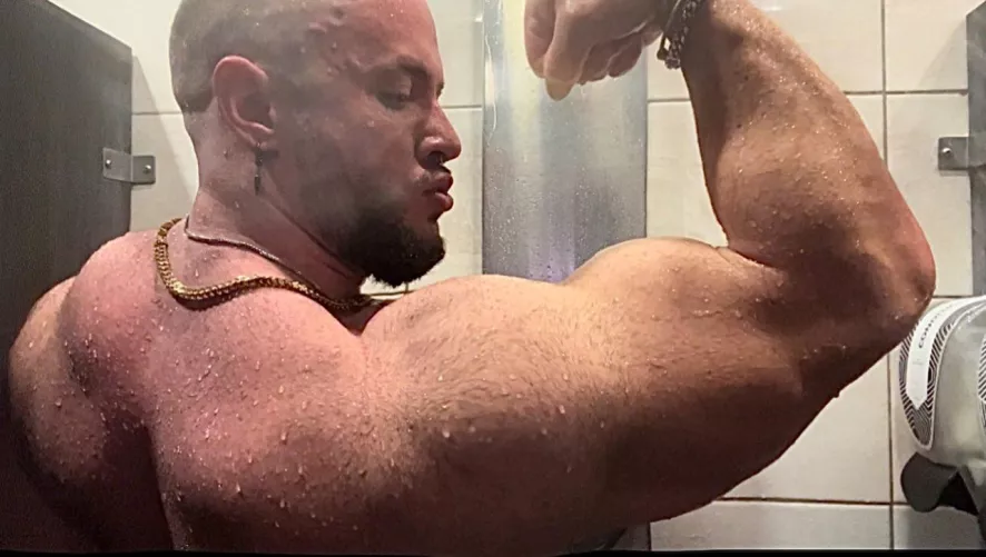 Hit Me (33)(m) by Damiantheone96