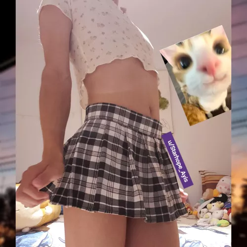 [I dunno, felt cute on my skirt today 💖] by Starhope_Ayis