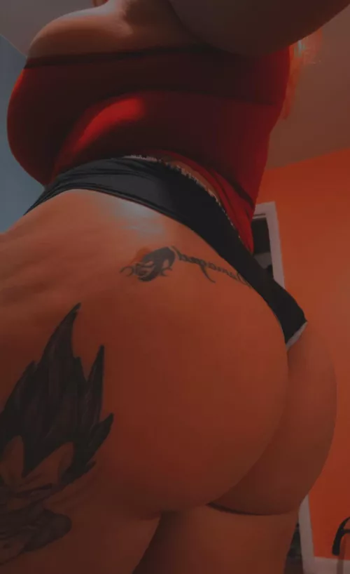 I like big butts  by Alexxx_crow