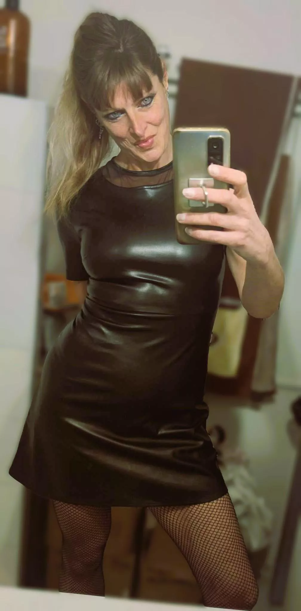 I need someone to get me to the restaurant dressed this way :) posted by GoldNo9589