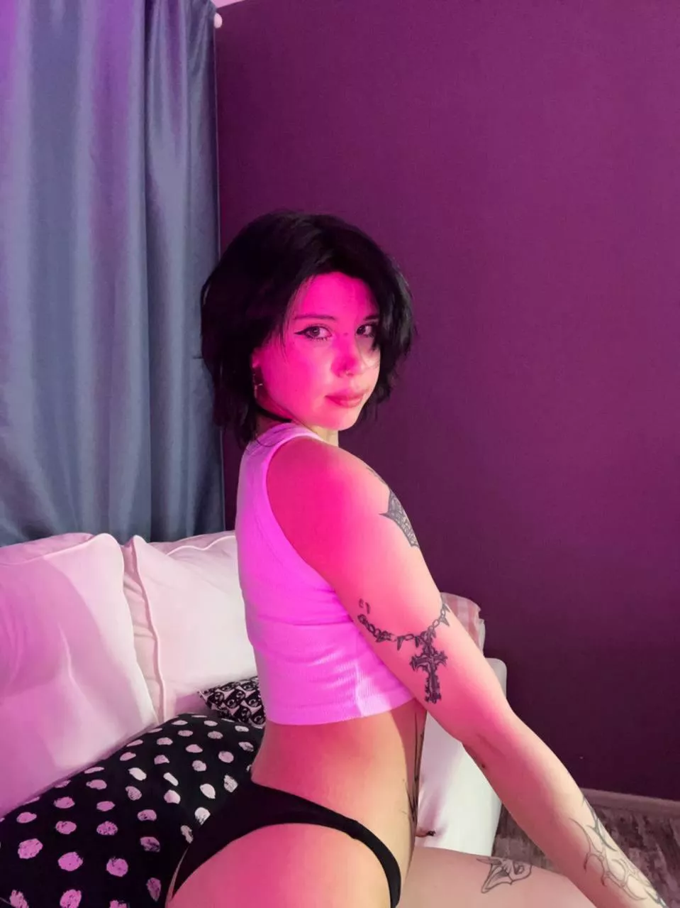 I seem to be a cute girl with black hair, but I dream about a creampie... posted by Truecrochet184