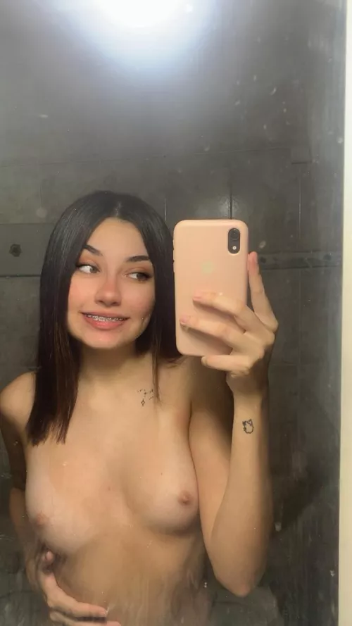 I was thinking of camming with my roomate i want to eat her pussy should i by dolde1234cp
