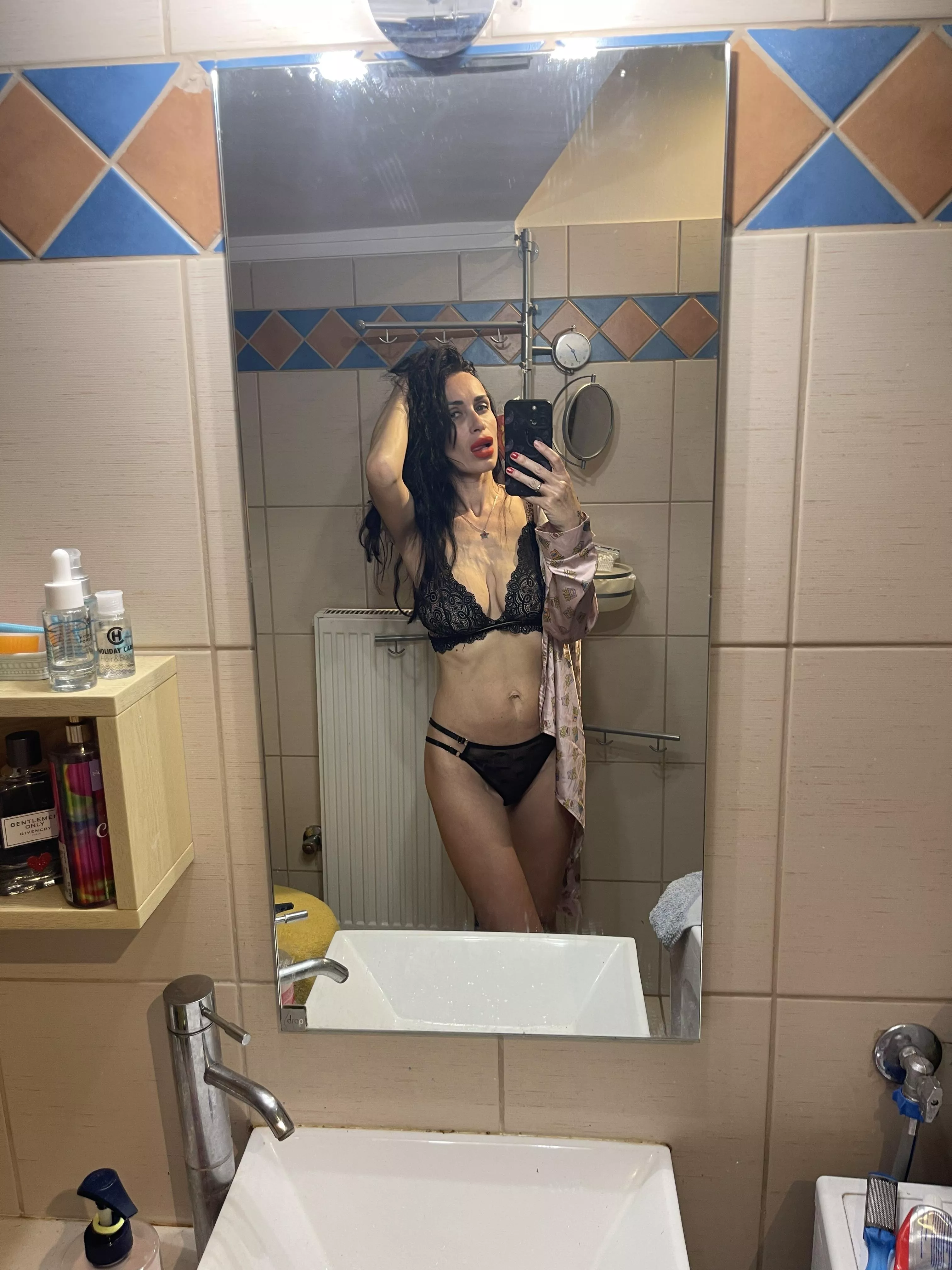 I'd like to up the sexual quotient in this shower. posted by letolicompa