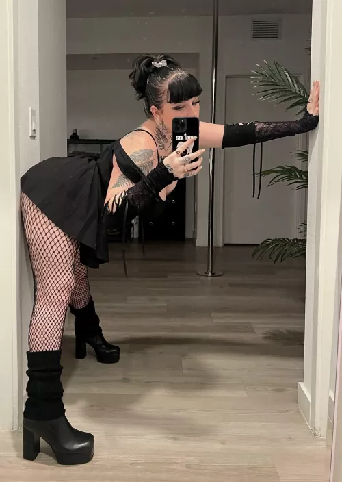 i'd prefer you, instead of that door frame  by lildemonwaifu