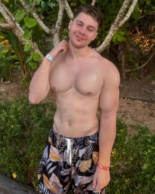 I'm shy by leo_camileo