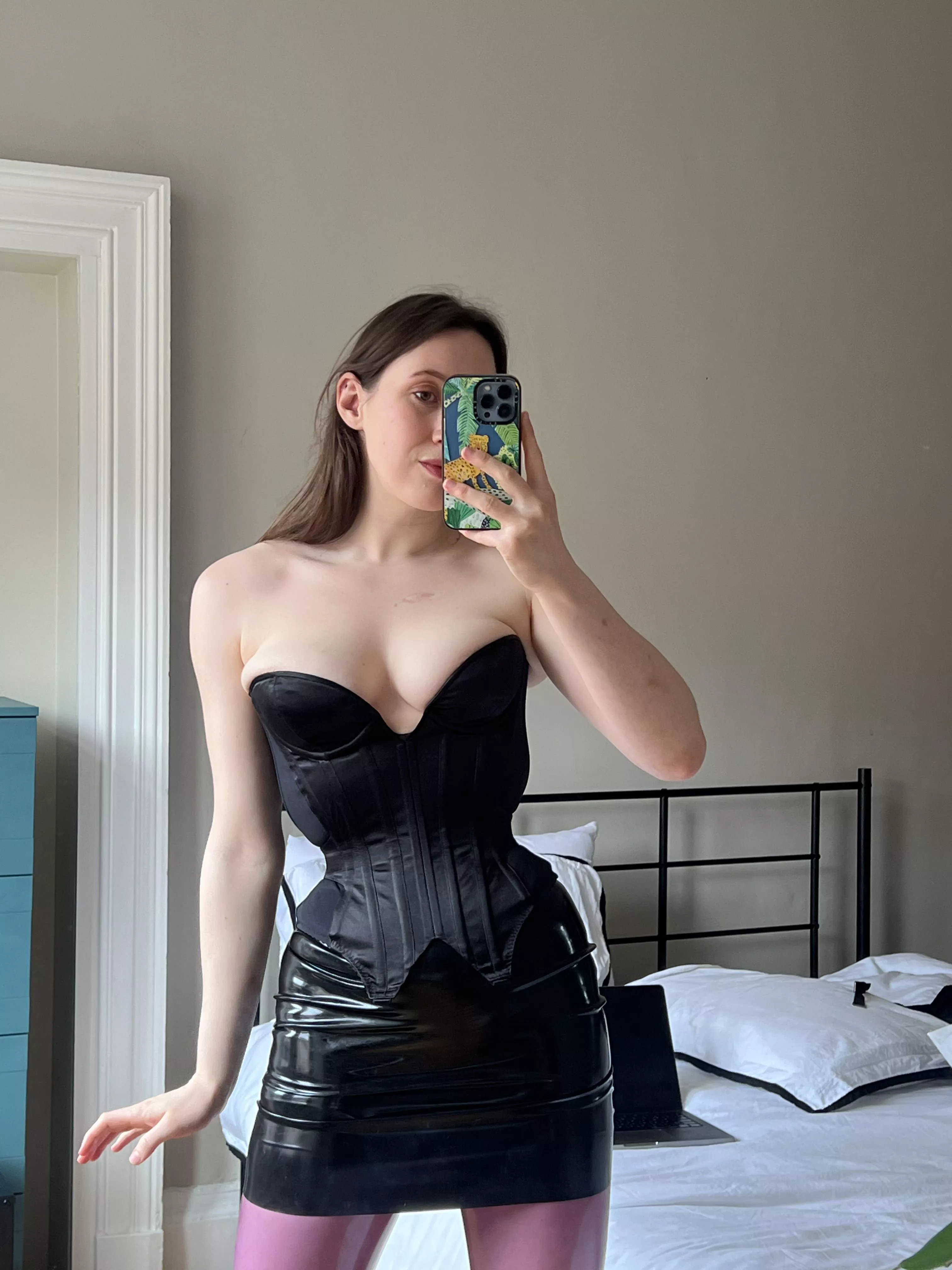 Latex and corsets bring out my inner seductress.  I want to tease you until you beg 💕 posted by LATEXnCHILL