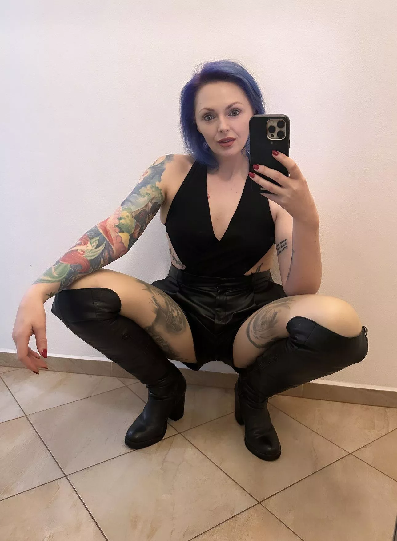 Leather thigh highs will always be a favourite posted by theinkedsiren1