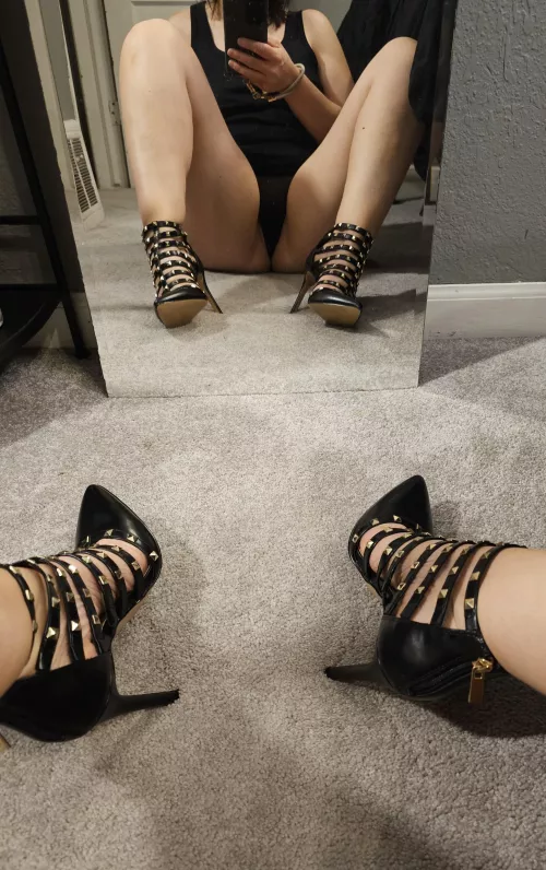 Mirror shot by StoryOfAGemini