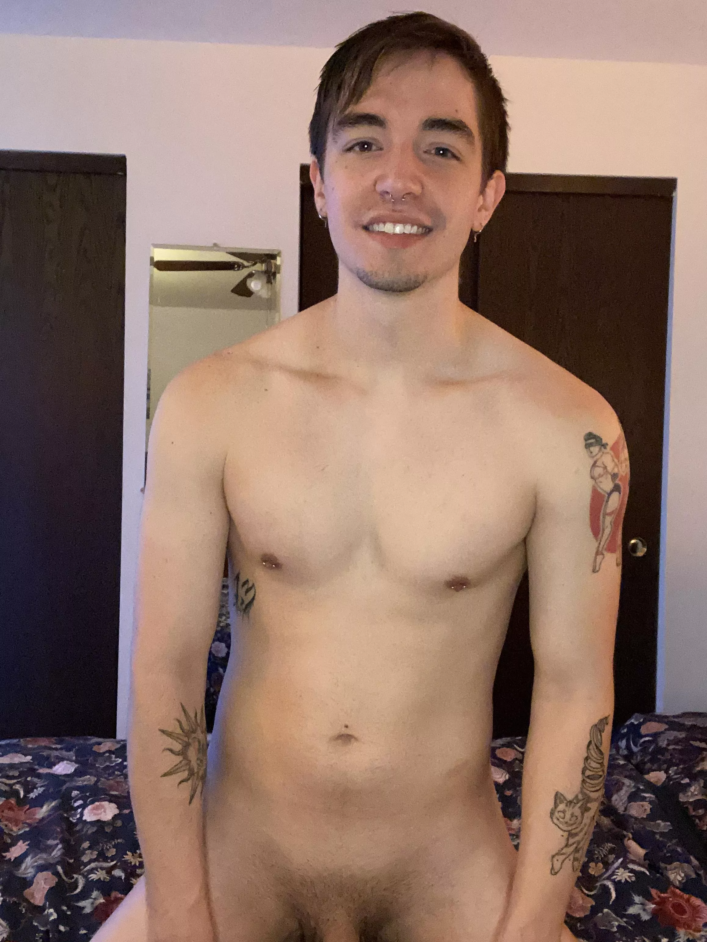 Morning! Showered up and waiting for a buddy to come over for some fun 🍆 posted by MrRabbit2424