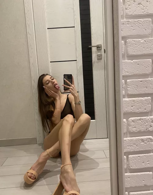 My feet like to be hard. IRTR by Eliafg