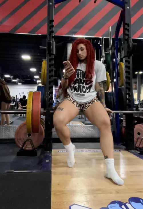 Strength in curves by Alexia_Richard