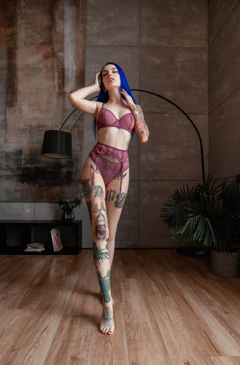 Tall and tattooed posted by hot_hellyrite