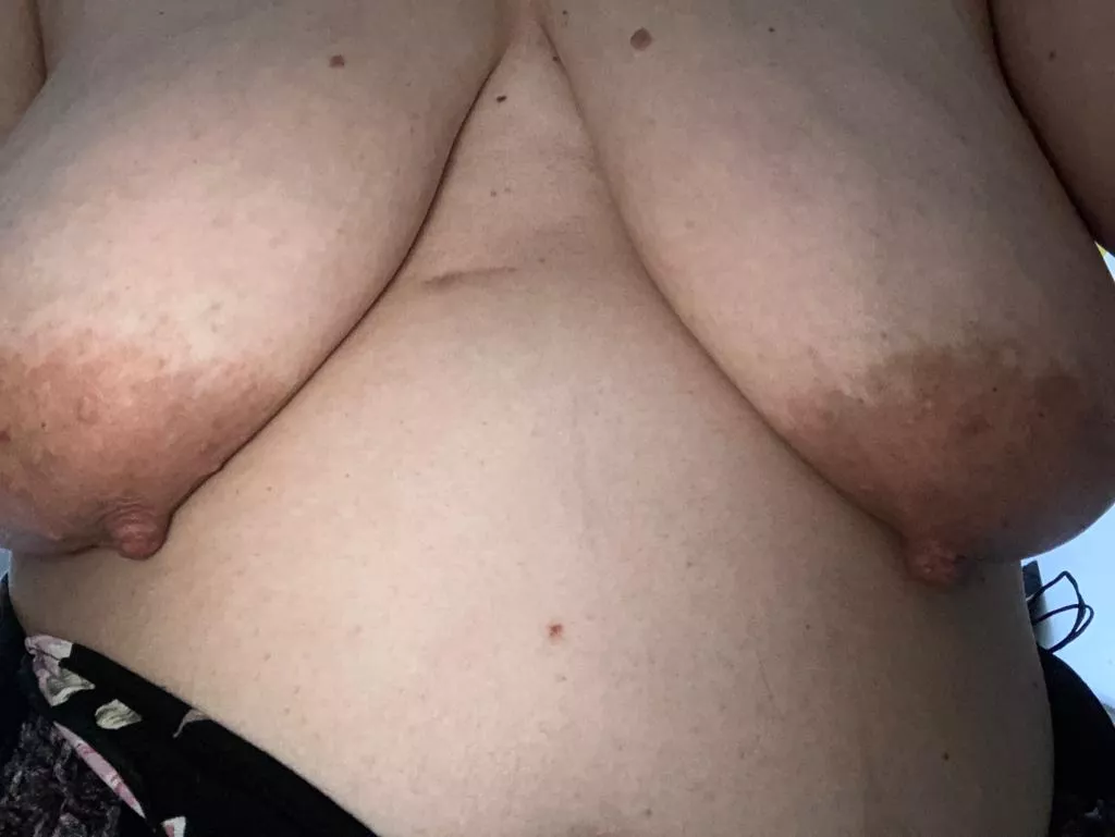 They sag. My nipples always point down also when im on all fours posted by Bbwcreativewoman
