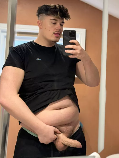 Who likes a big boy with a big cock? 👀 hmu! by Green-Fun537