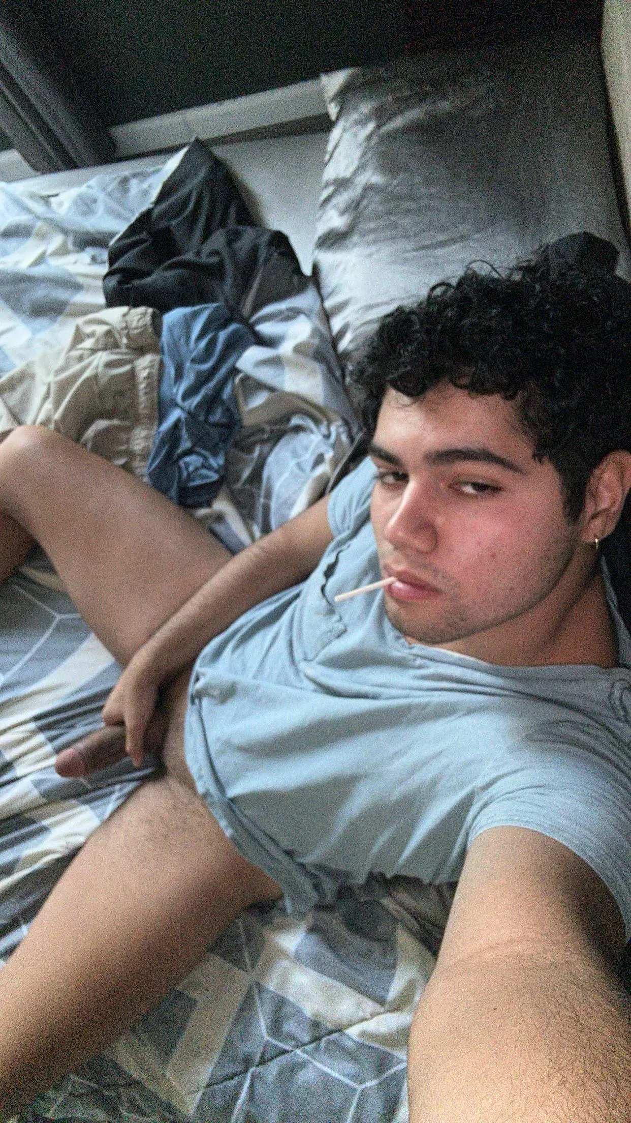 21 College bro looking for other bros to jerk and play overwatch with. HMU  posted by Several_Disk9571