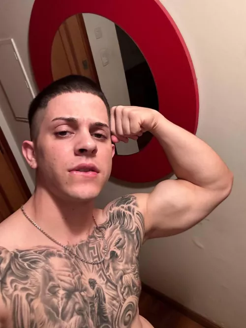 a tat will look good on this Biceps, right? by itstroyleblanc