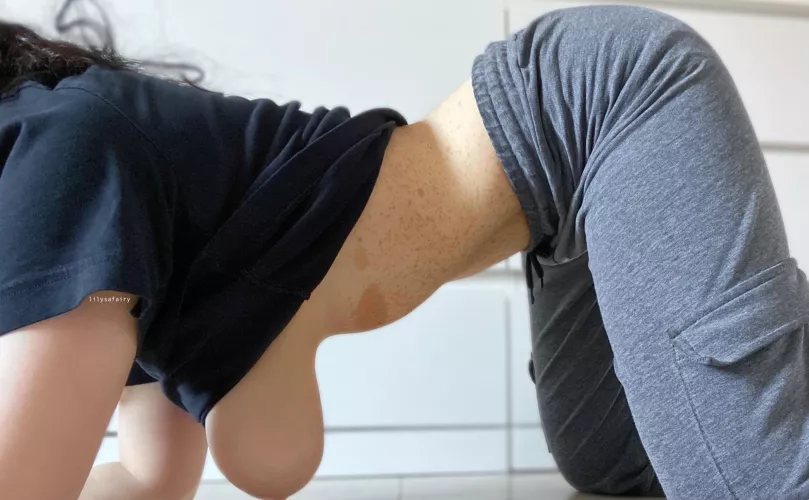 Adjust me while I stretch by lilysafairy