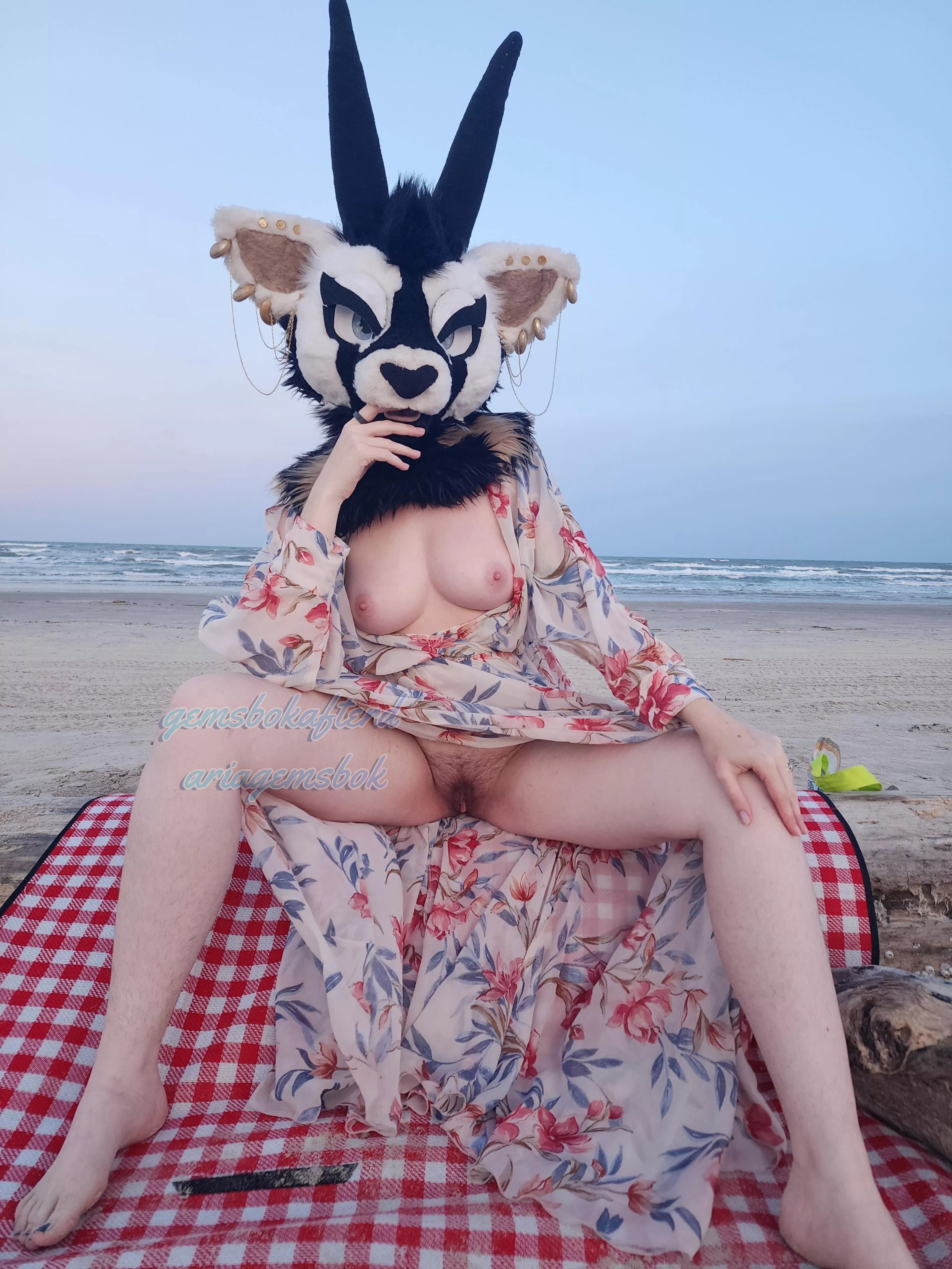 Anybody down for a quick snack while nobody's around? 🍑💦 posted by AriaGemsbok