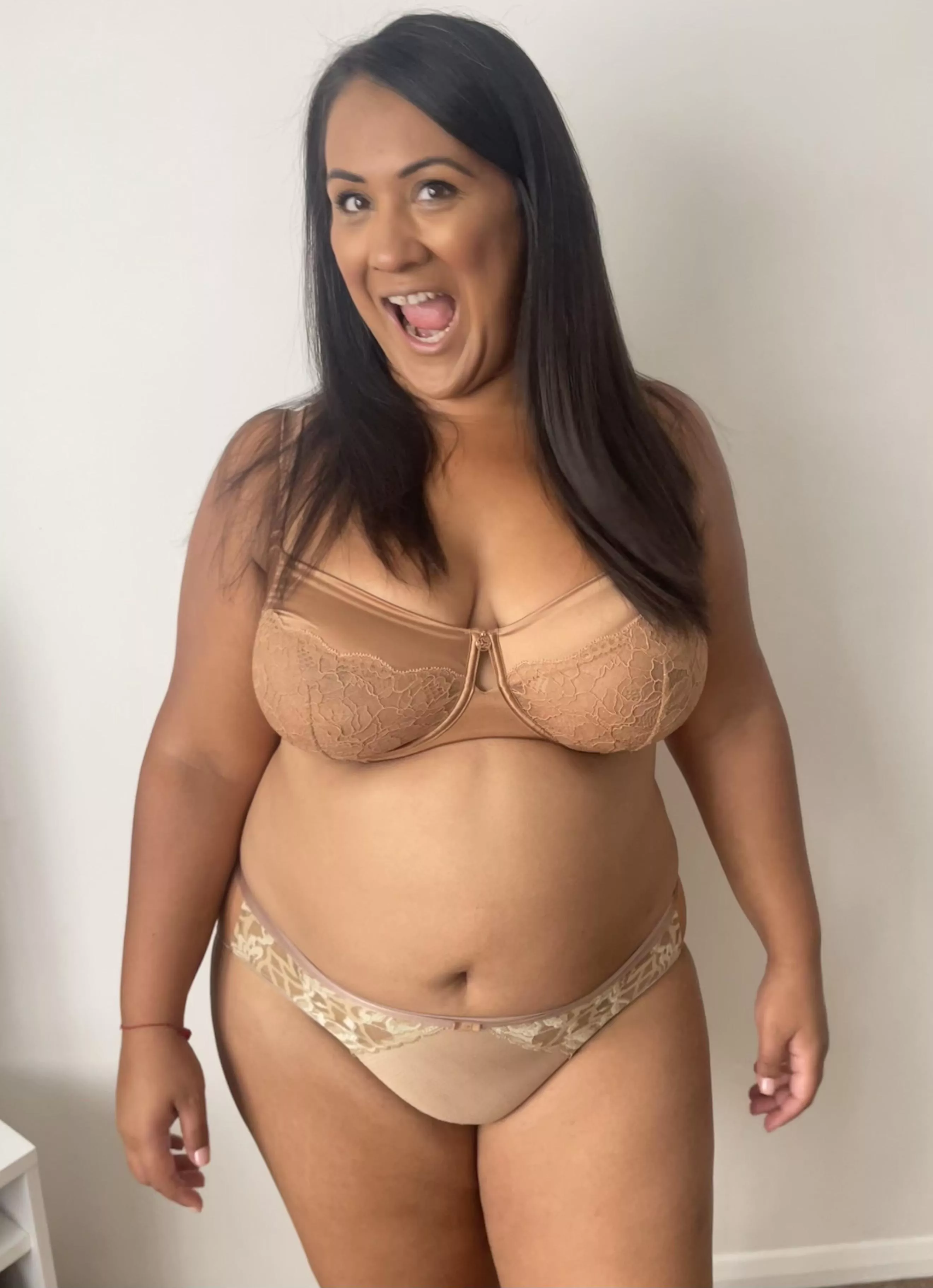 Anyone wanna fuck me in front of my husband? posted by alexwindsorsmyth69