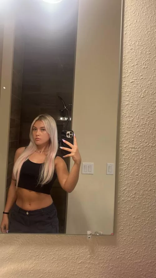 Are blondes in crop top a turnon? by sidmin