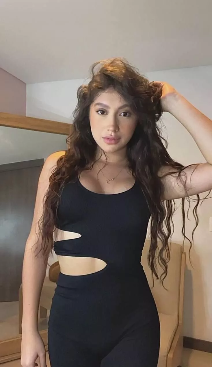 are you into latina Brunettes :) posted by djallelo