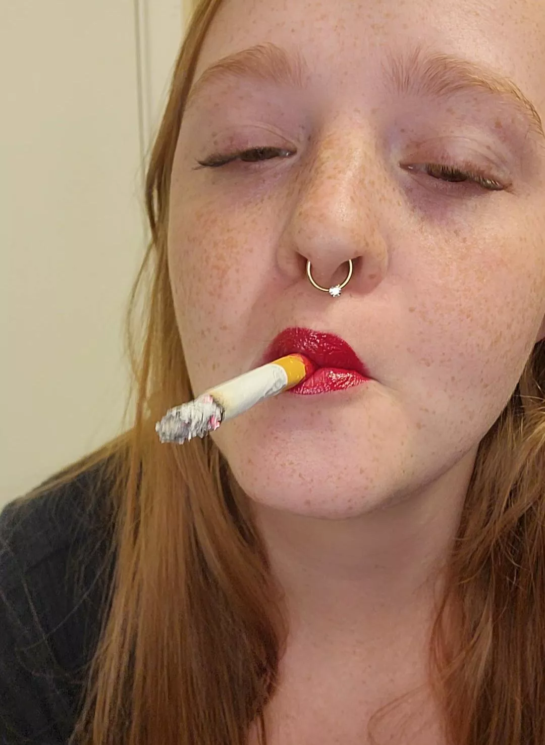 Come eat me while I smoke.  posted by cuteeekitten