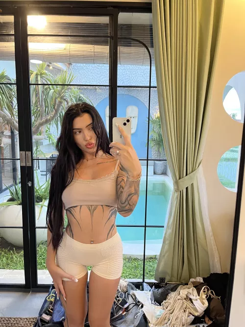 Do I look cute in here? by gettocat