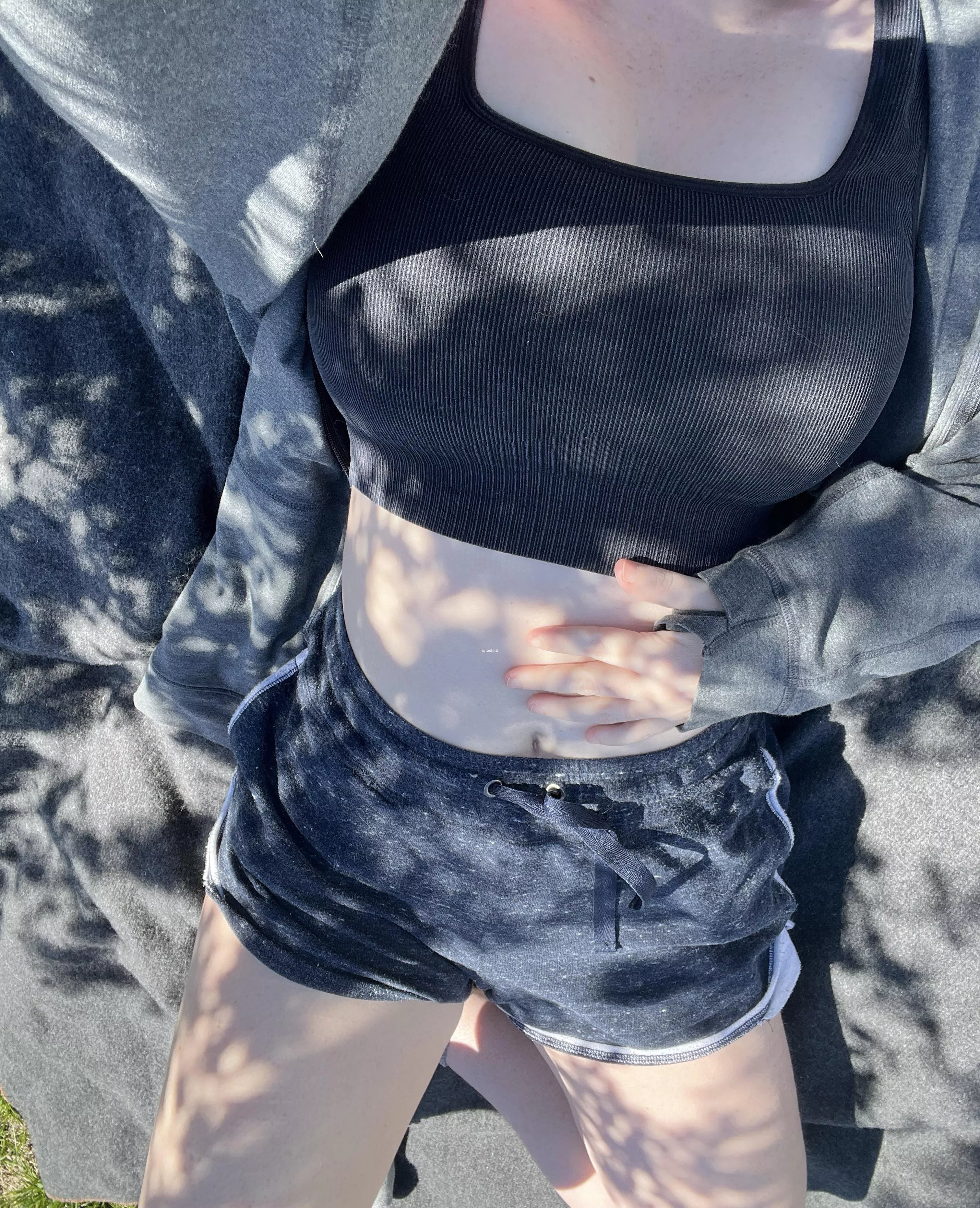 Enjoying the nice weather [f] posted by faekitti