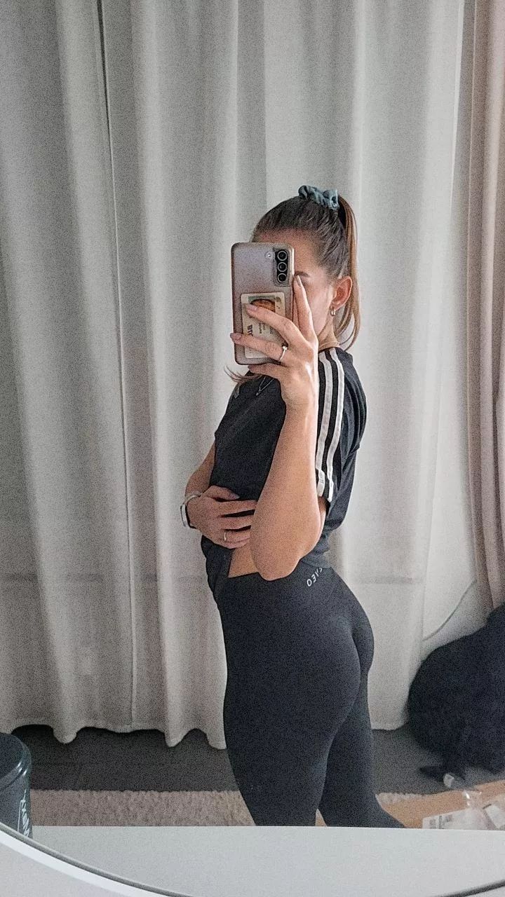 Excuse me while is distrack you for a second posted by like_my_bags