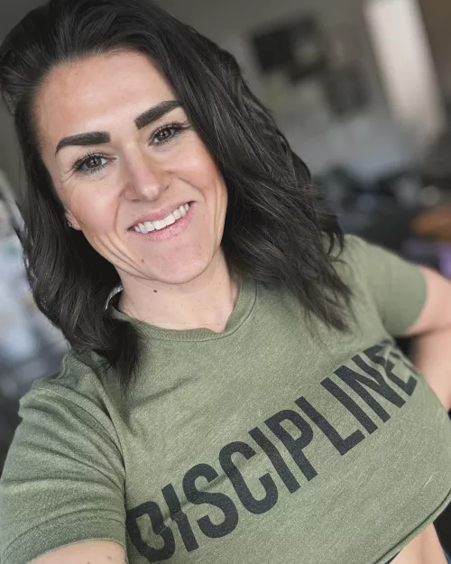 [F] the tamest of moms by hotmomnexxxtdoor