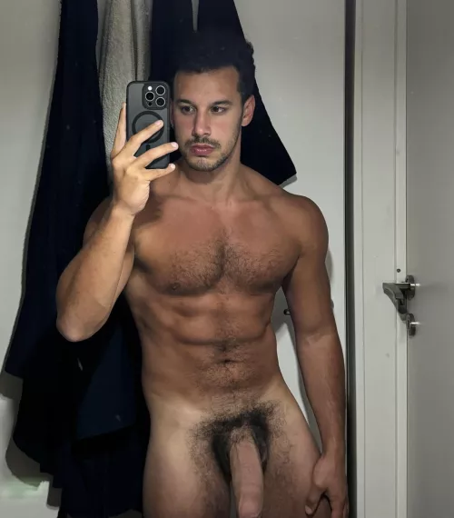 F*CK IT sending dick pics from my gallery to everyone who says hi by Own-City-1936