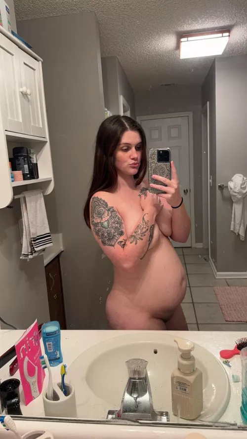 First time posting here 🥺                Would you fuck a pregnant milf? by TattedMommyleah