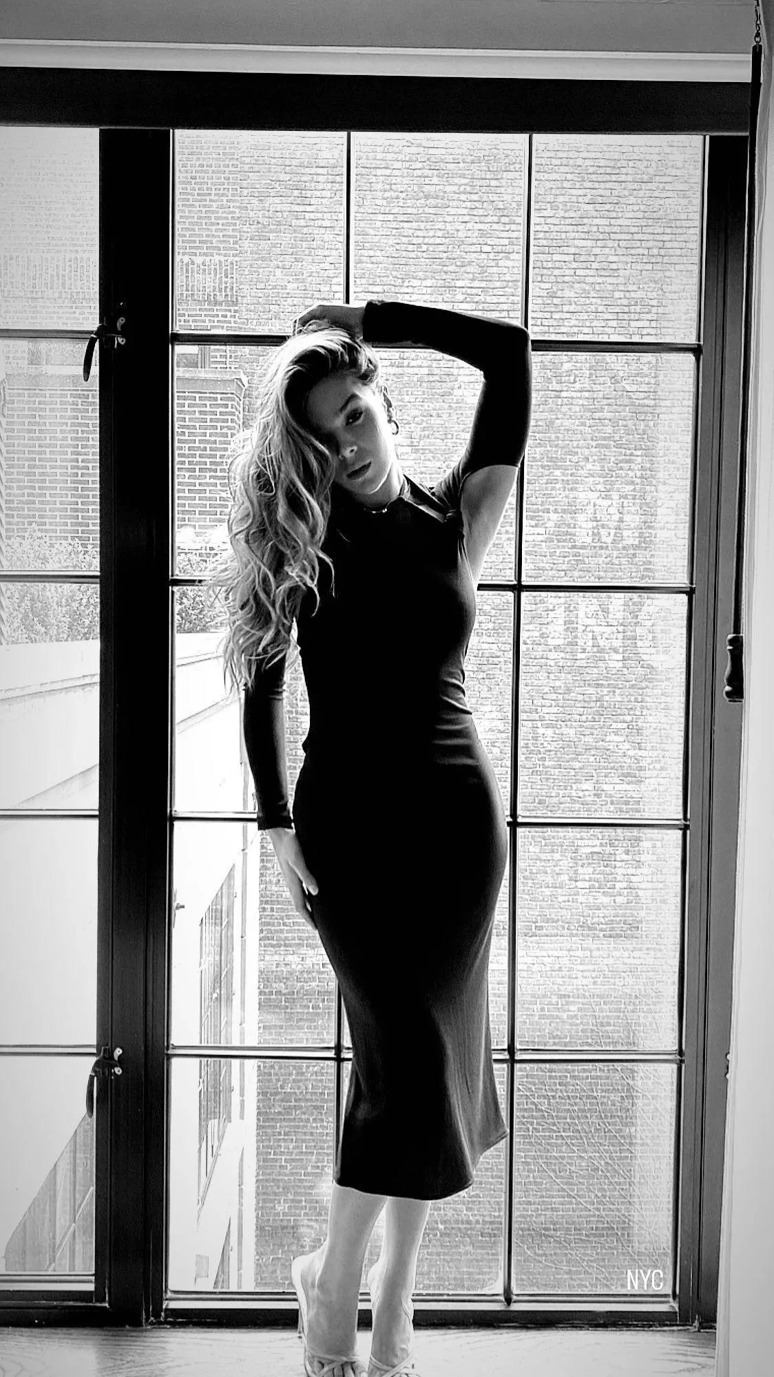 Hailee Steinfeld  posted by FewEmergency7354