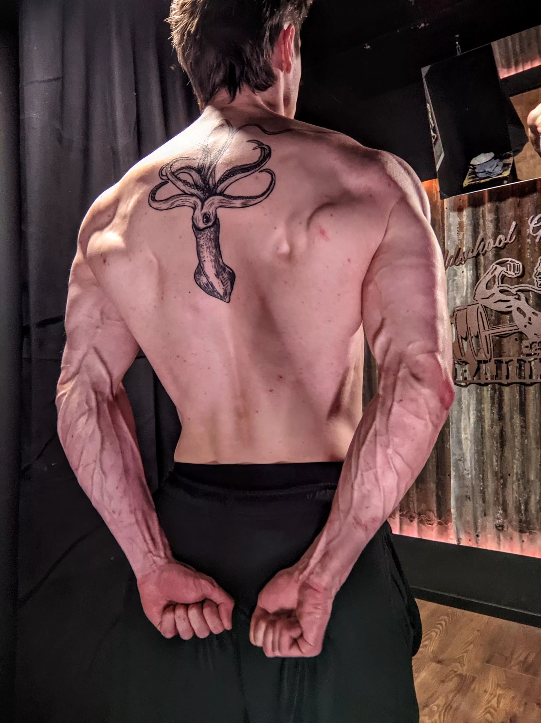 I didn't know there was a posing room in my gym :D posted by bookehuck