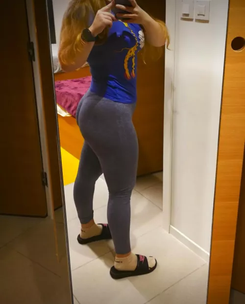 I love to tease you 🤭 by nerdyChicken20