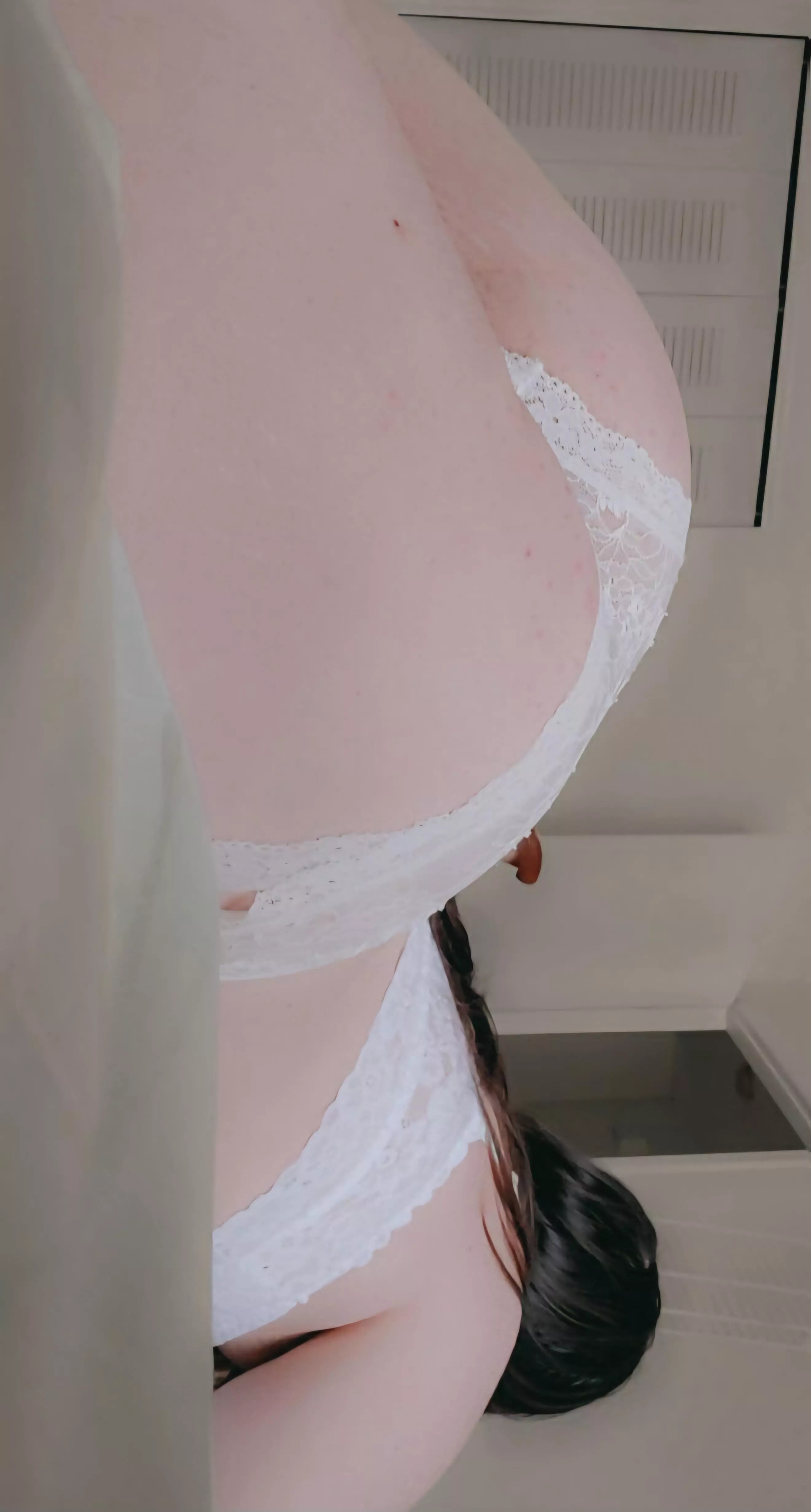 I need someone to leave some handprints∼ posted by 0liviuhhhhh420