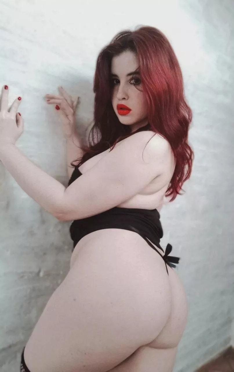 I'm so horny, waiting for something hard  posted by Lxttlegirl666