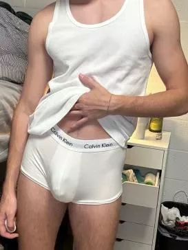 in my friends dorm room m18 posted by Sensitive_Airline_63