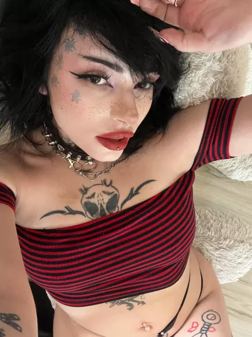 is maroon my colour? by WearPuzzleheaded814