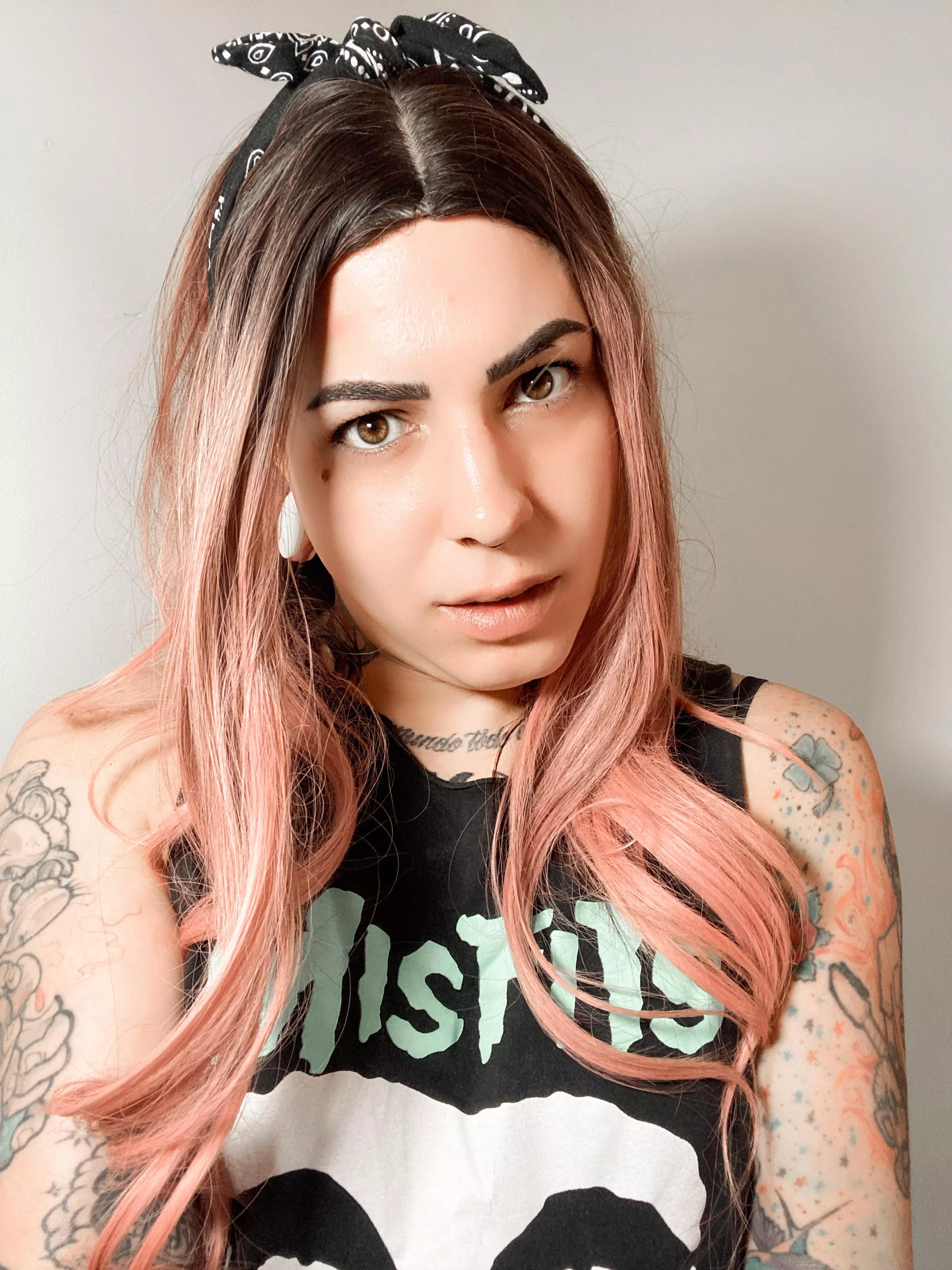 Just a girl who loves punk rock 🖤 posted by emmaink-trans