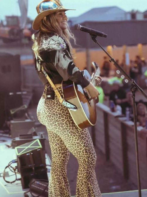 Lainey Wilson by aexxx