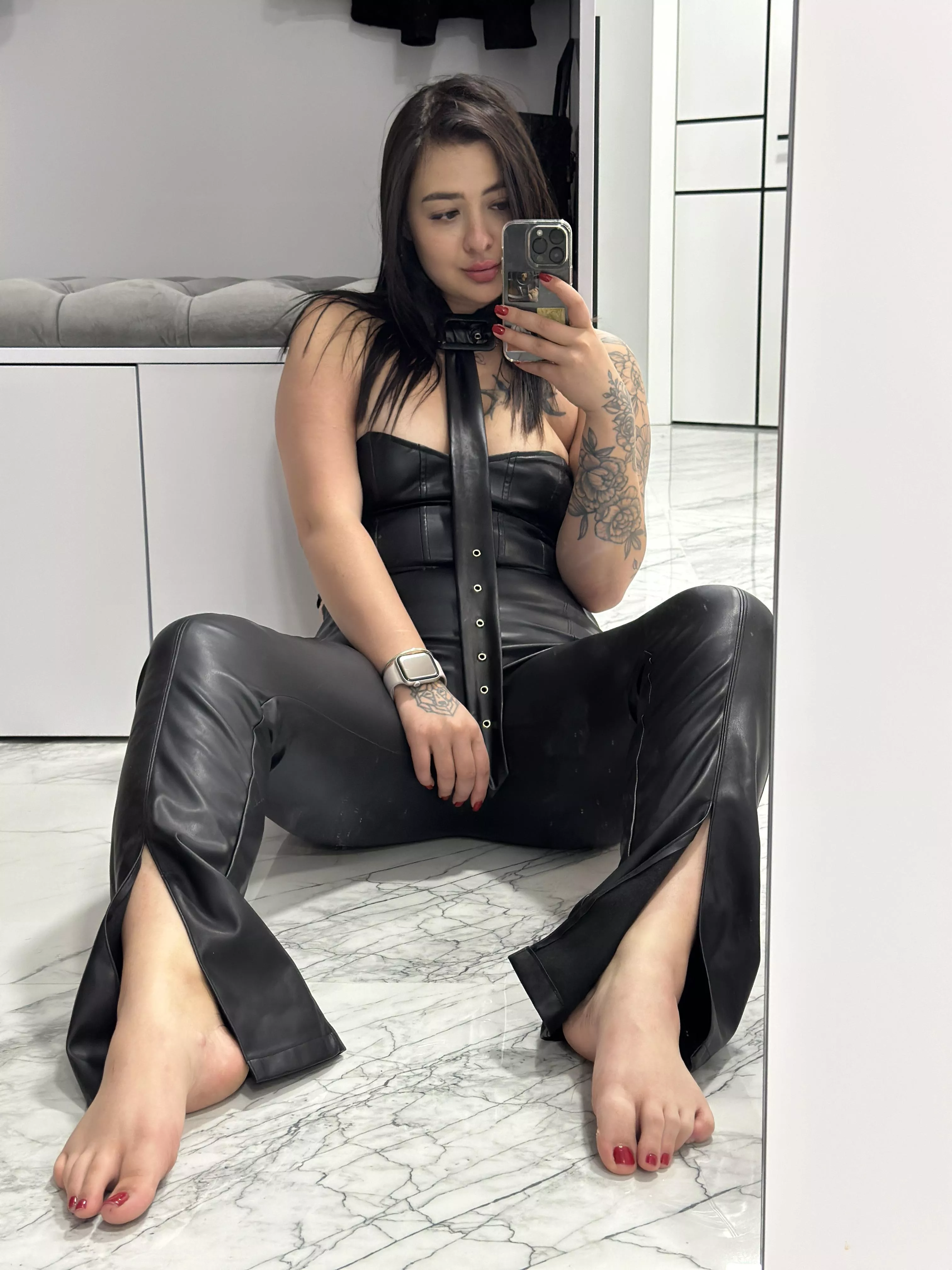 Leather mirror selfie posted by NikkiViki