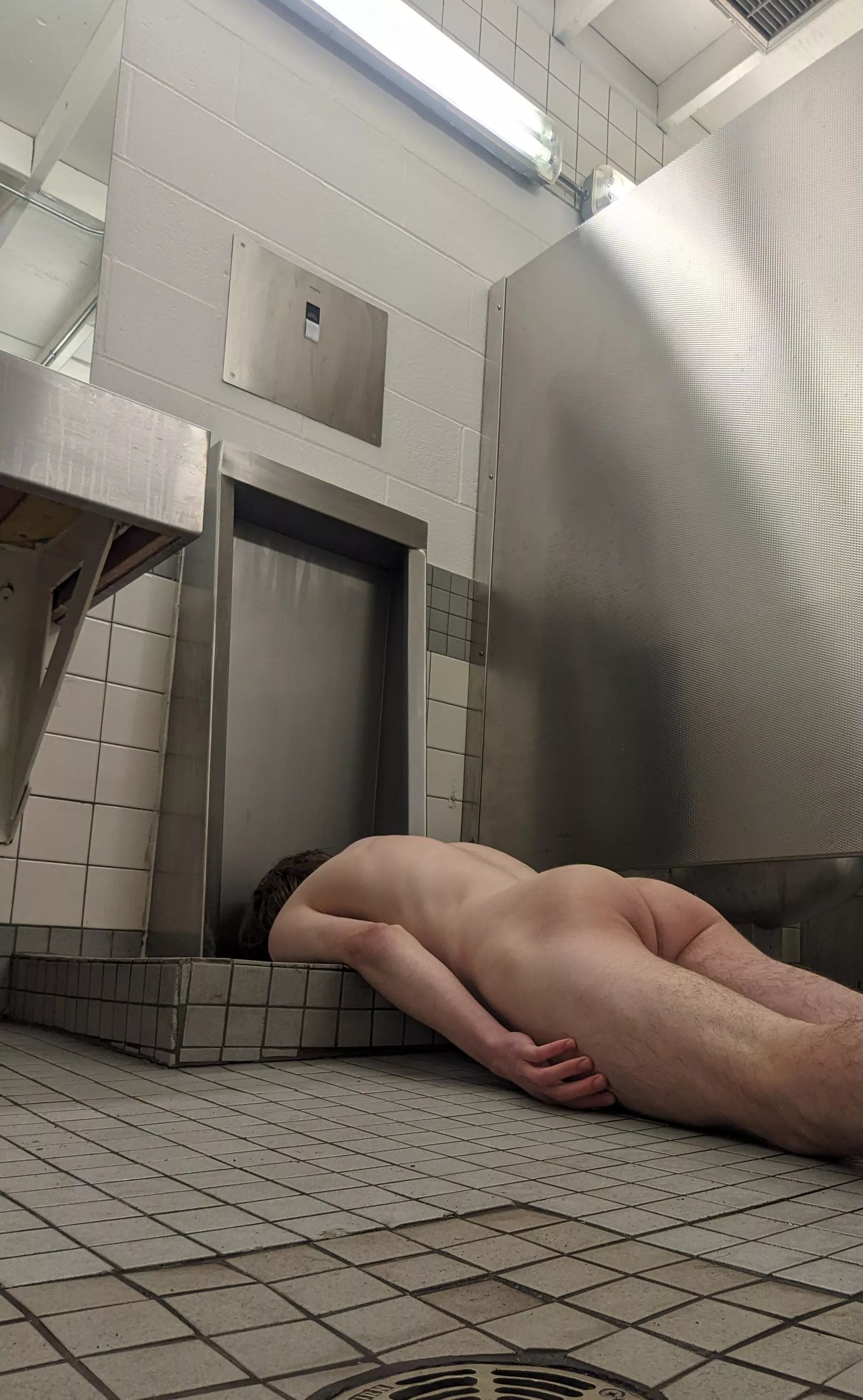 Meet me in the washroom?  posted by _gershthefag