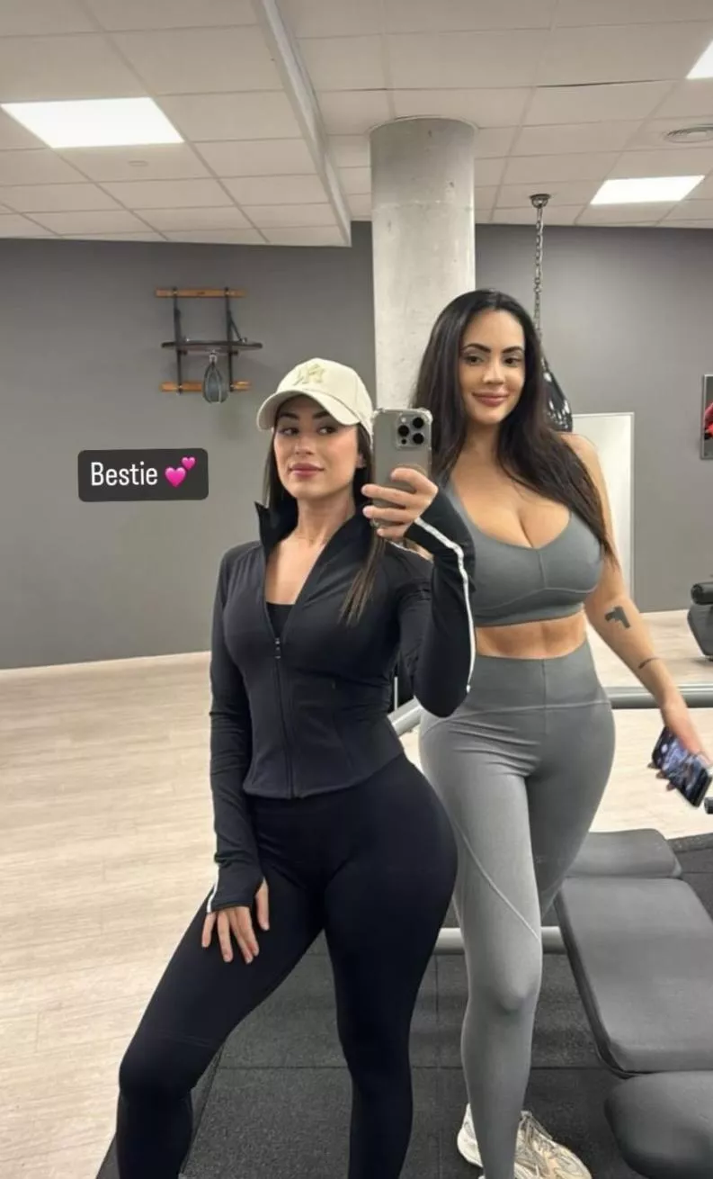 Mirror pic posted by m9a9r9i9u9s