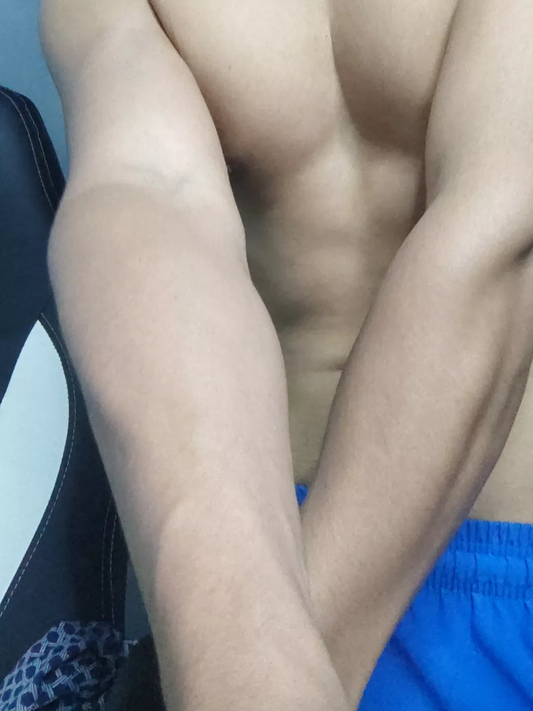 Non-hairy forearms posted by gonzalo_hillary