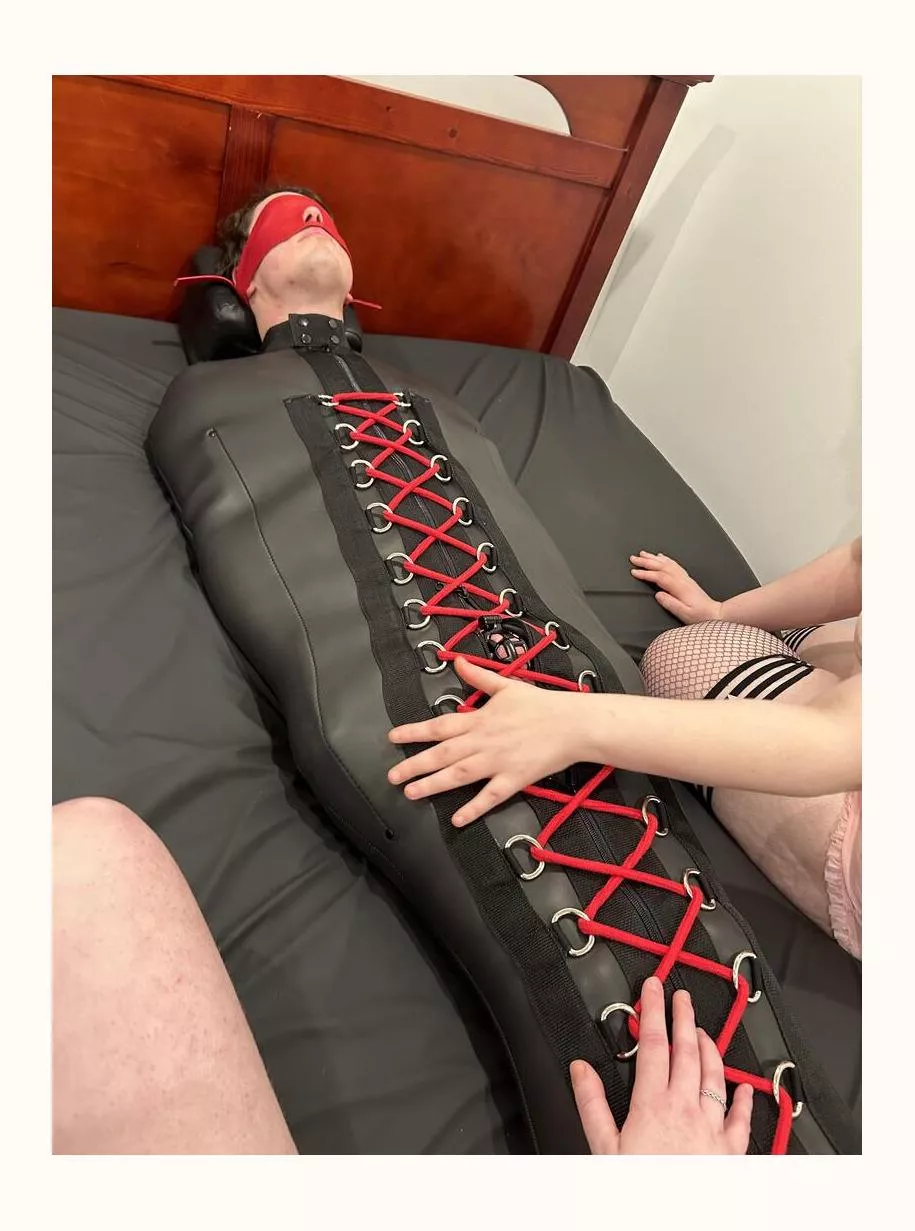 Sealed up in my neoprene slrepsack [OC] posted by Constant-Rub-740