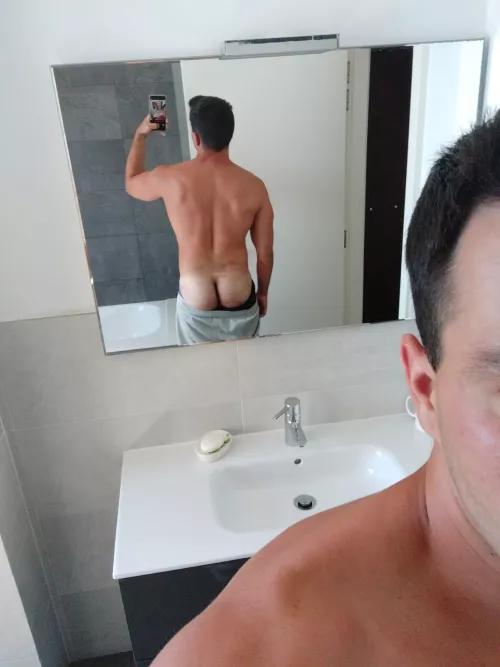 Should I tan my butt as well or is the contrast okay? 🤔 by David_wildbro