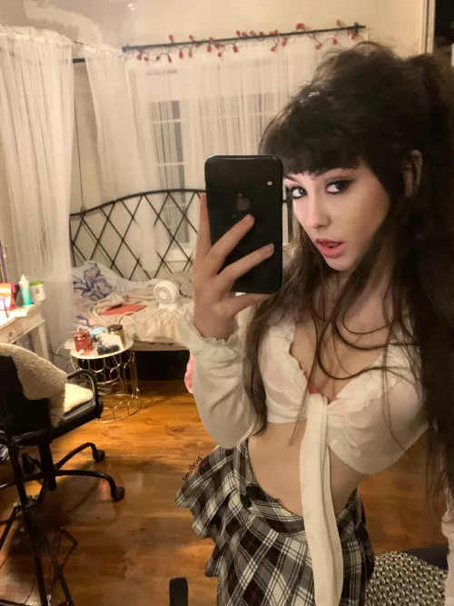 single btw.. hi 🤍 18f by smolrug