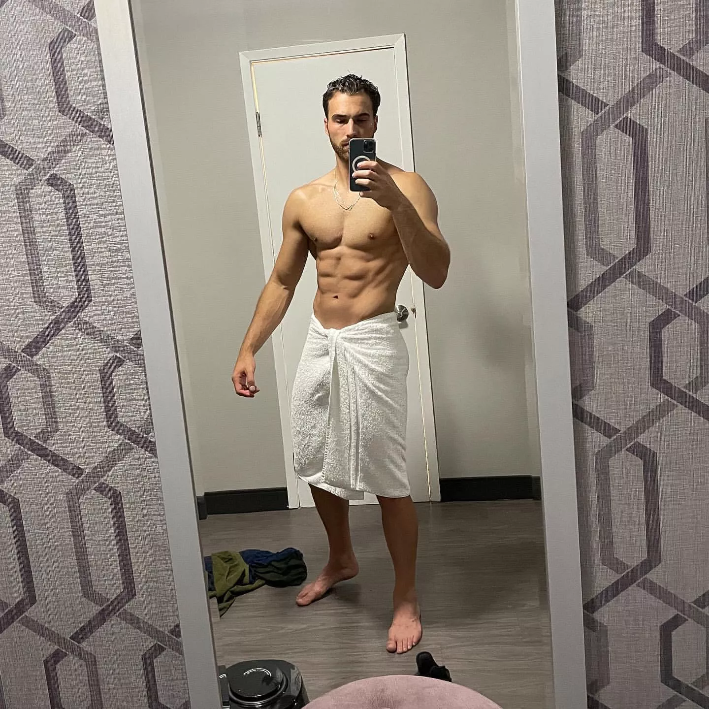 Someone say hello? Bored 😴 posted by nick_young_96